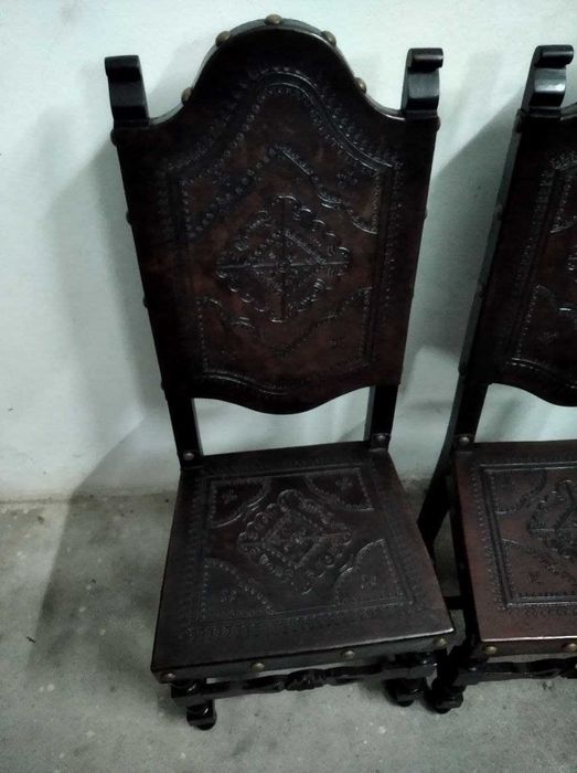 Conjunto de sala em madeira maciça – móvel, mesa e 6 cadeiras