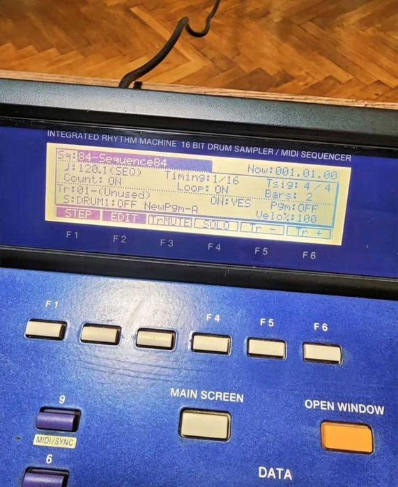 AKAI MPC 2000XL Blue Edition