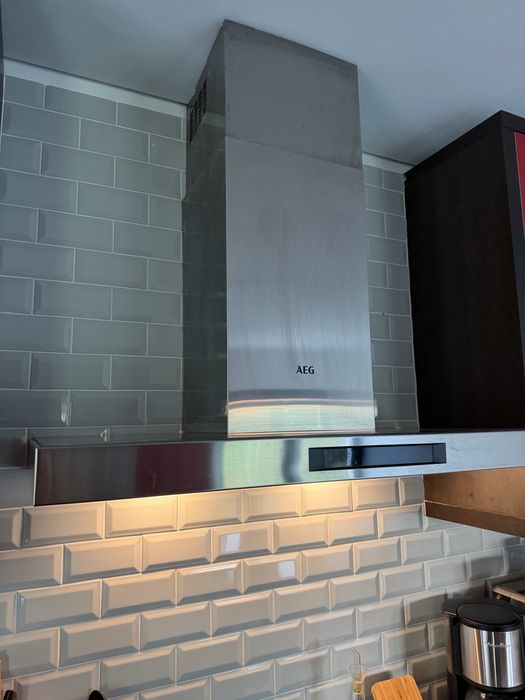 Exaustor de Parede AEG em Inox (Design Moderno) – Estado Impecável