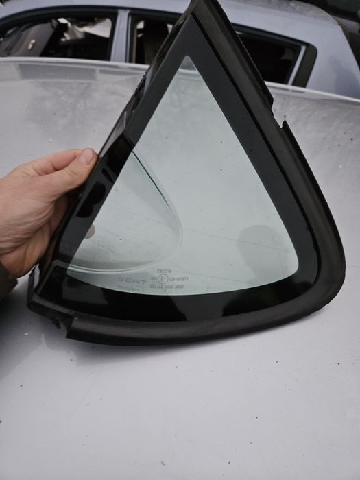 Seat Leon II szybka karoseryjna tył lewa prawa ł