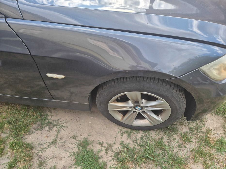 Błotnik prawy BMW e90 spparkling graphite a22/7