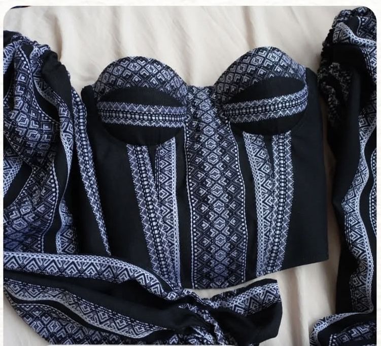 Неймовірний корсет з рукавами ручної вишивки