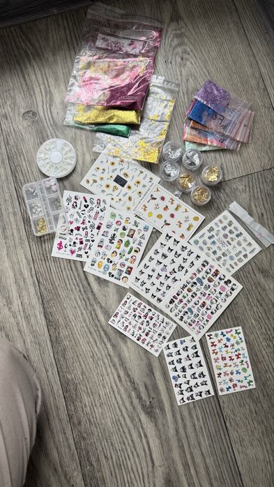 Декор, наклейки  для манікюру