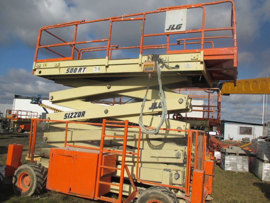 podnośnik nożycowy zwyżka koszowy 15 - 18m wynajem jlg genie haulotte