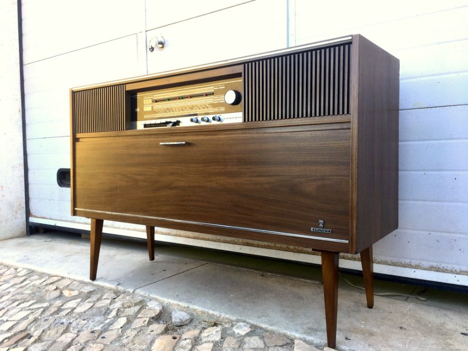 Aparador rádio gira discos Grundig a funcionar 118comp X 36prof X 78a
