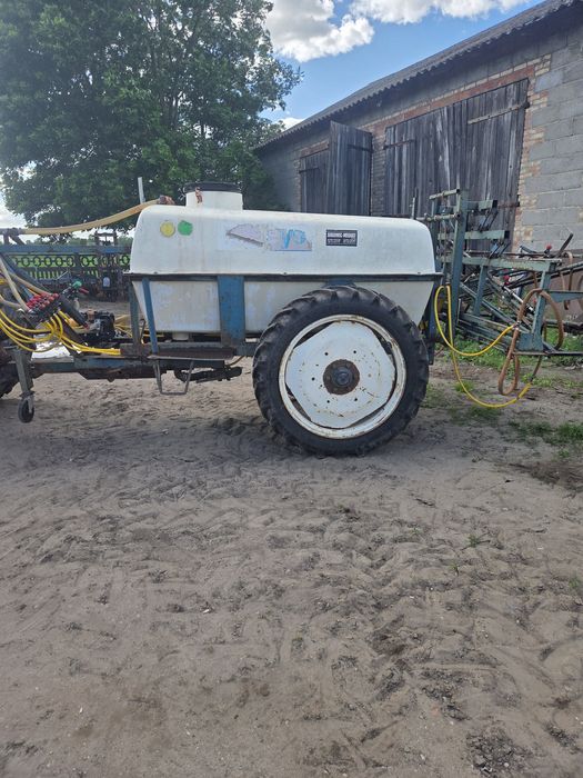 Opryskiwacz ciągany 2400l 18m allaeys hardi amazone vicon
