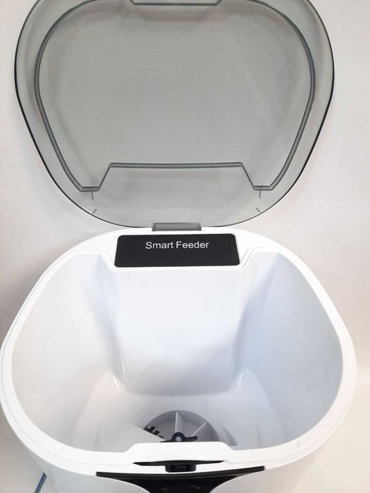 Автоматична годівниця для котів та собак