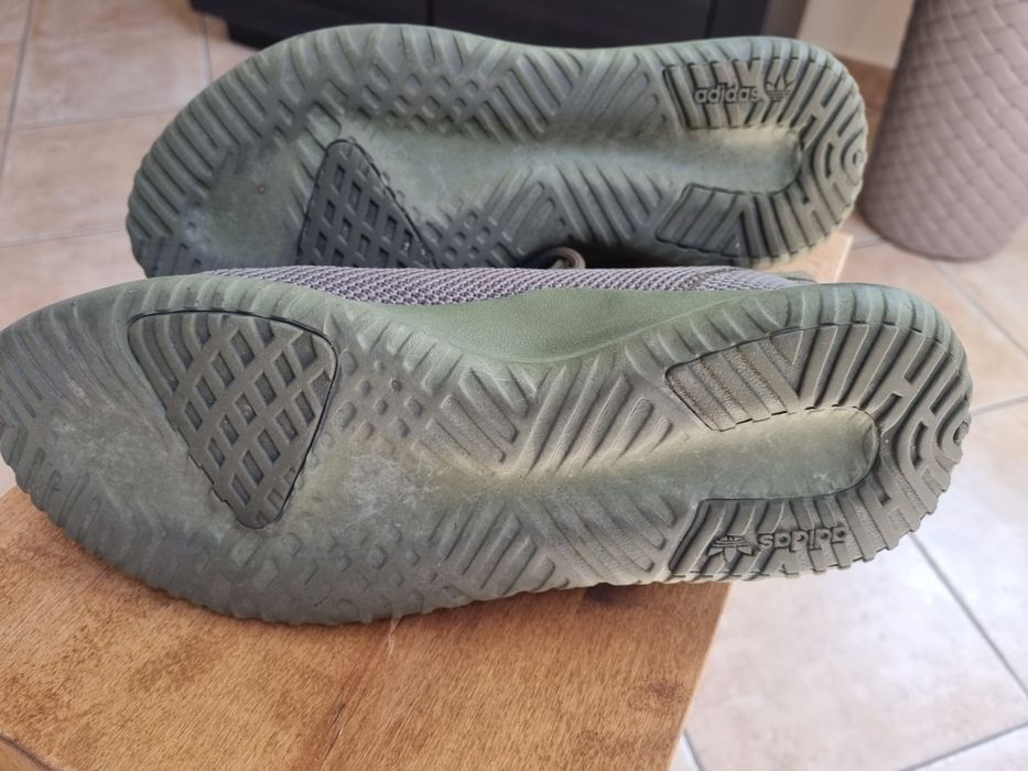 Buty Adidas oliwkowe rozmiar 44 jak nowe ubrane 2x