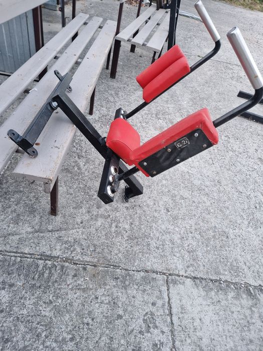 Urządzenie do treningu mięśni brzucha do montażù na scianie