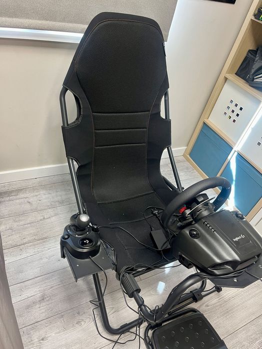 Logitech G29 Driving Force + Shifter + fotel MOZOS SGS5 – stan idealny
