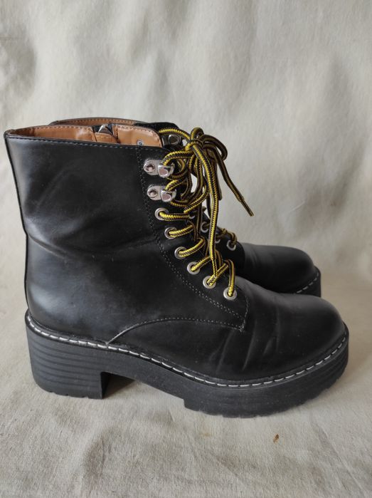 Botki czarne glany damskie Pull Bear nr 38