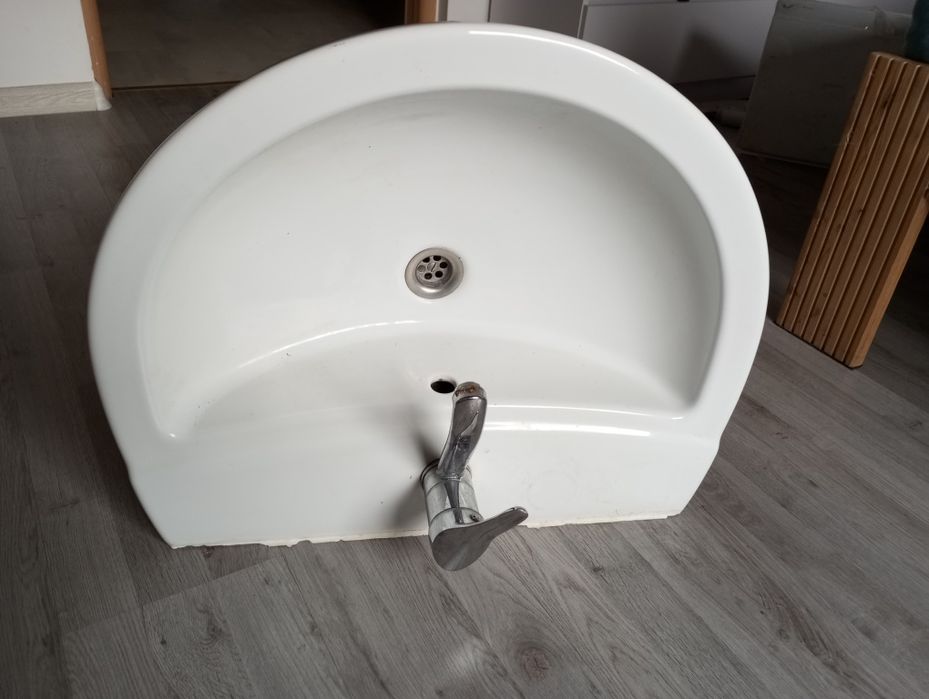 Umywalka, umywalka ścienna łazienkowa