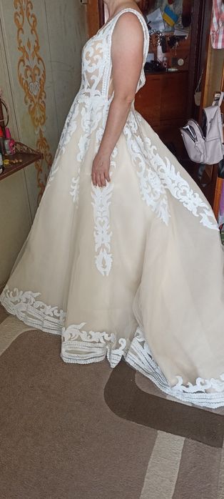 Сукня весільна в ідеалі-1 раз вдіта