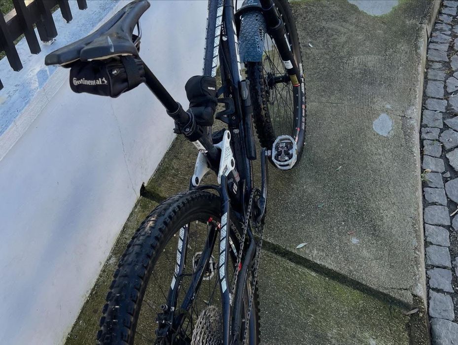 Bicicleta Trek Roda 29 (Suspensão Total)