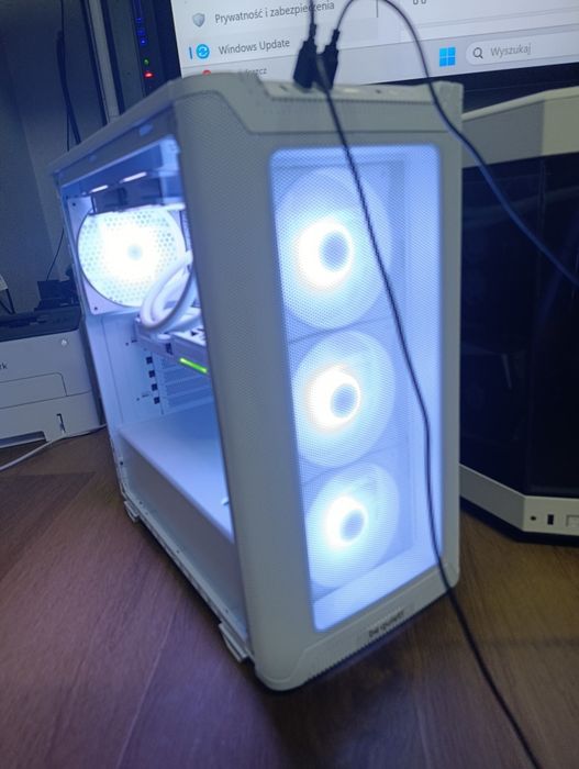 Komputer Gamingowy White Ryzen 7 7700 RTX 5060 32GB RAM DDR5
