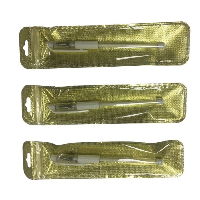 Caneta de gel branca para definição do design de sobrancelhas