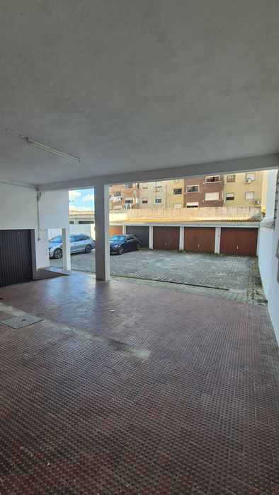 Arrenda-se garagem - Centro do Montijo