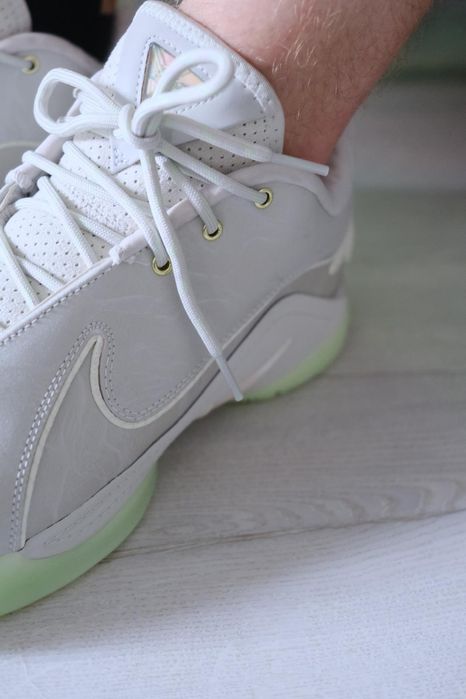 Buty Nike LeBron XXII Beżowe