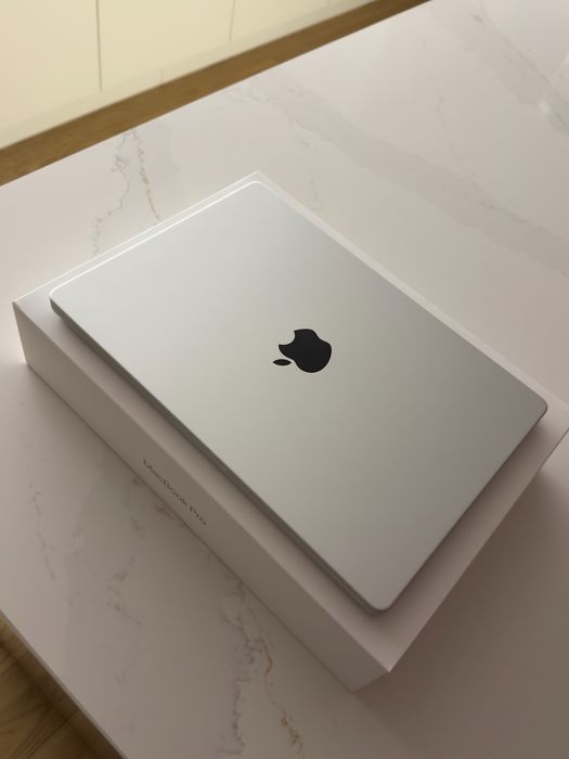 Macbook Pro M4 Pro 14 polegadas  / 24GB Ram / 1 TB