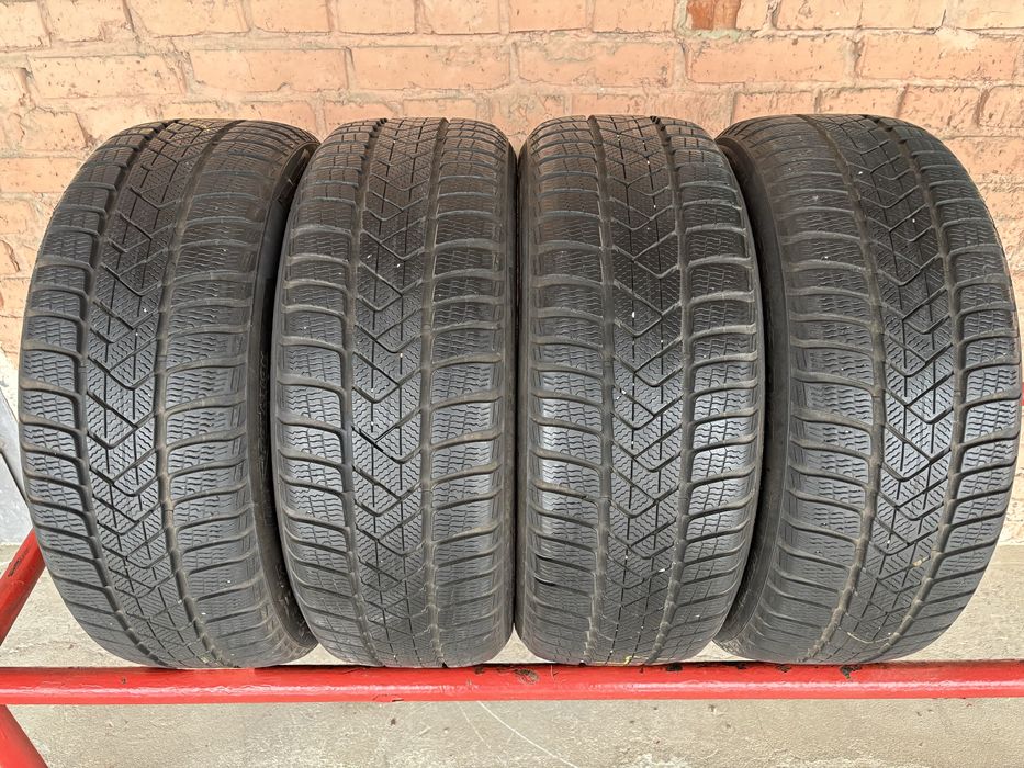 Комплект зимових шин 225/55R17 Pirelli