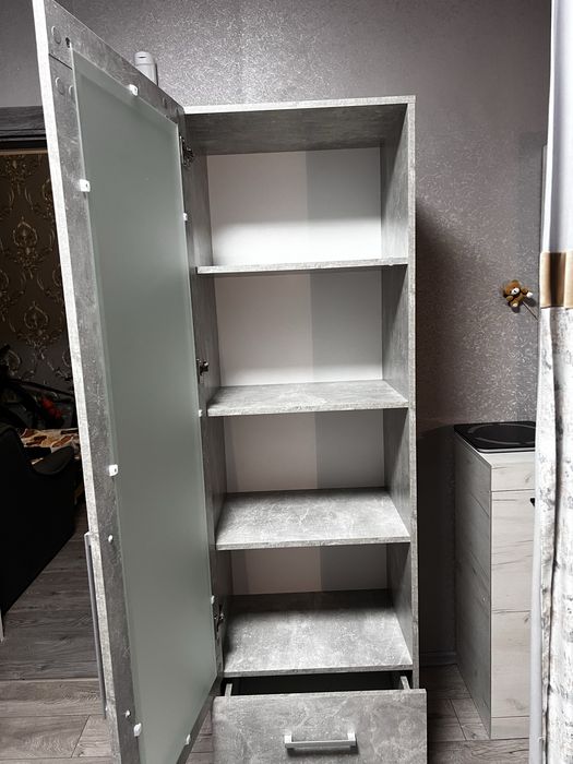 Продам пенал сервант новий