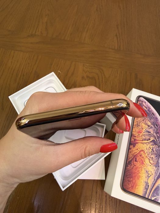 Продам iPhone XS max