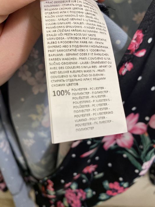 Czarna bluzka kimono lśniąca jak jedwab MOHITO