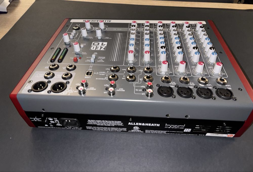 Mesa de mistura Allen & Heath ZED - 10