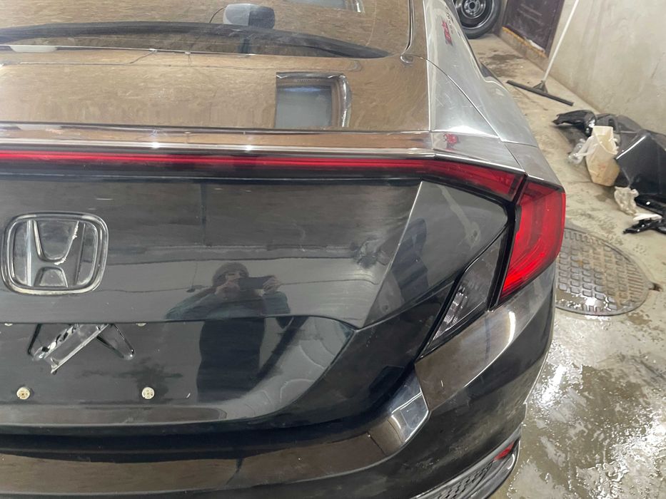 Задній ліхтар бленда Honda CIVIC X купе 2015-2019 33700-TBG-A011