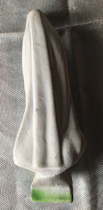 Oratório antigo com santa