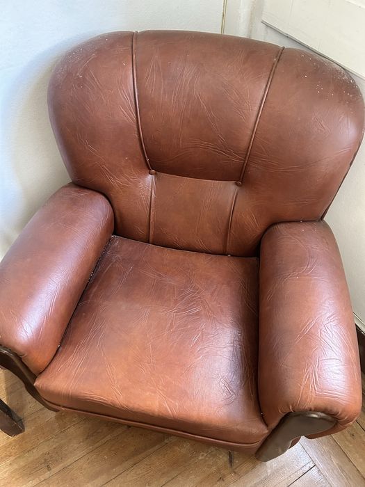 Poltrona em couro castanho