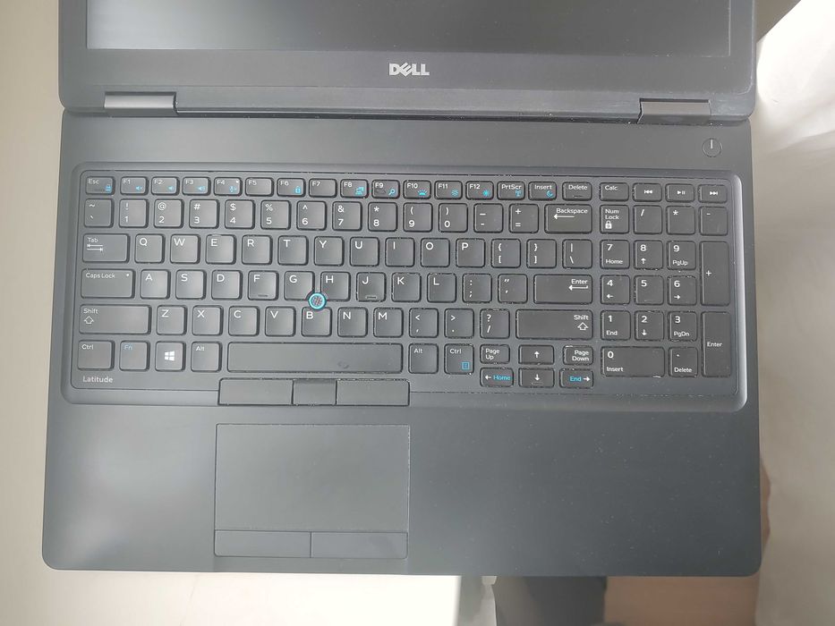 Dell Latitude 5580 15.6" i5-7300u 3.2GHz 8GB ssd 256GB FHD+IPS