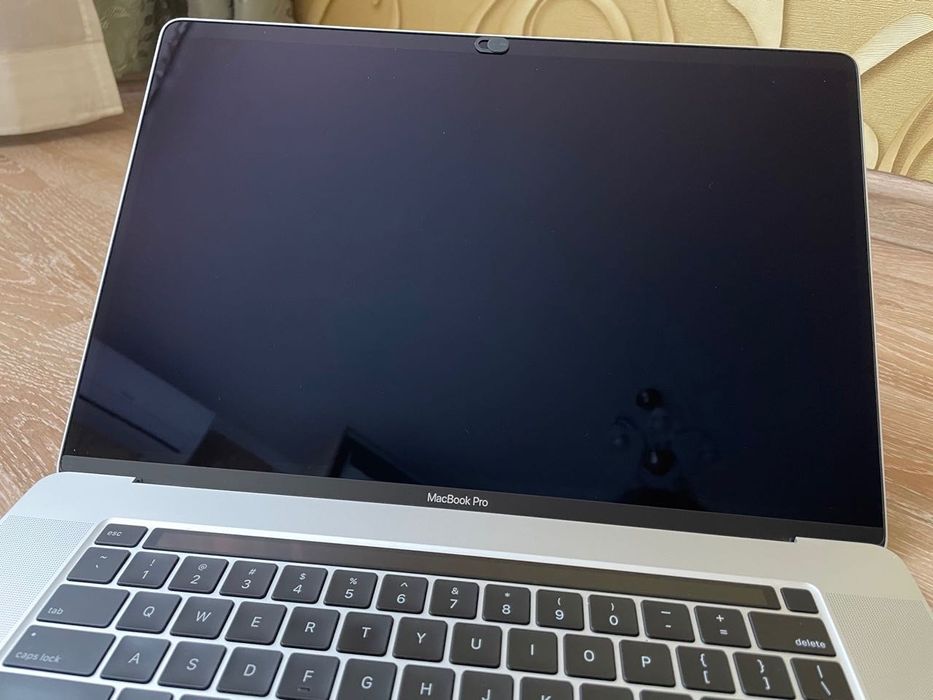 MacBook Pro 16" 2019 32GB/2.6GHz i7/1TB SSD/AMD Radeon Pro 5300M 4GB