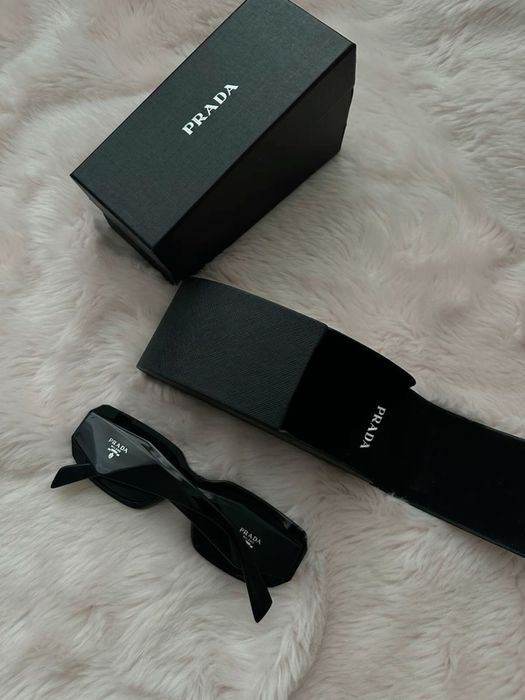 Сонцезахисні окуляри Prada