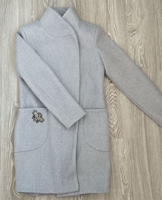 Жіноче сіре пальто