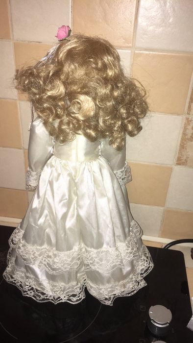 Фарфорова лялька