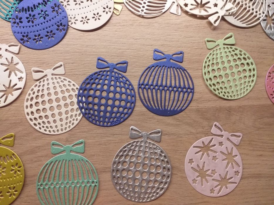 Scrapki scrapbooking bombki ażurowe Boże Narodzenie