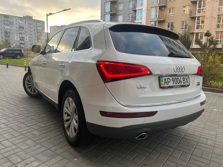 AUDI Q5 офіційний, без пошкоджень