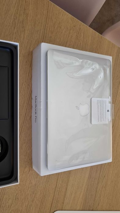 MacBook Pro Retina 13" (2015) – i5, 8GB RAM, 128GB SSD na caixa!