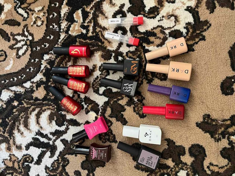 Гель лаки для нігтів