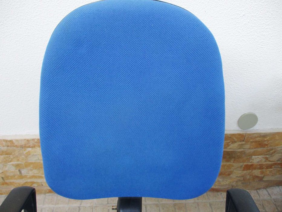 Cadeira de Escritório azul com rodas
