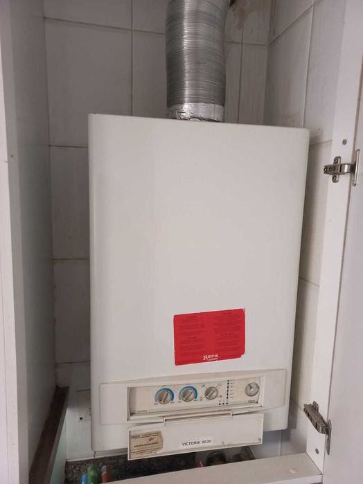 Caldeira ROCA aquecimento a gás água e radiadores