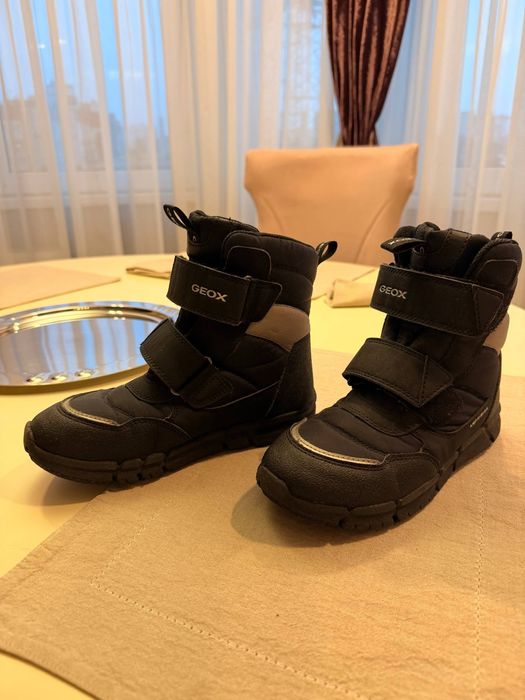 Ботинки дитячі Geox
34 размер 
По стельке 22.5 см
600 грн