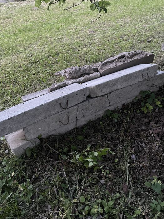 Бардюри бетоні з арматури