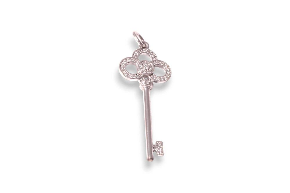 Кулон «Ключик» из белого золота с бриллиантами
