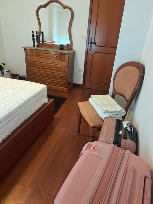 Quarto mobilado e completo