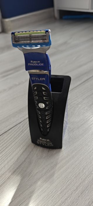 Gillette Fusion Proglide Styler ze stojakiem