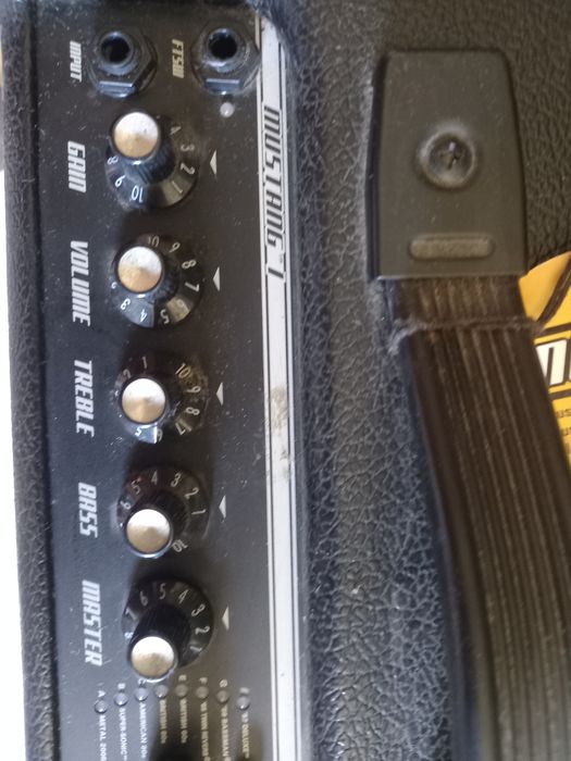 Guitarra Maison e Amplificador Fender