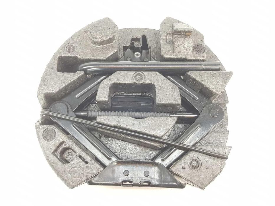 MACACO FORD FOCUS BERLINA CB8