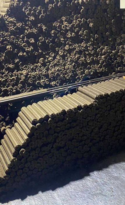 Вугілля брикети пелети тепло для постійного проживання